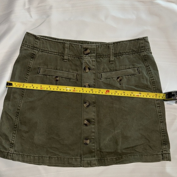American Eagle olive green mini skirt 8 long - Picture 7 of 7